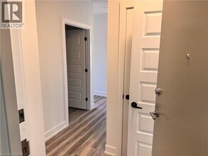 1100 Lackner Pl in Kitchener, ON - Building Photo - Building Photo