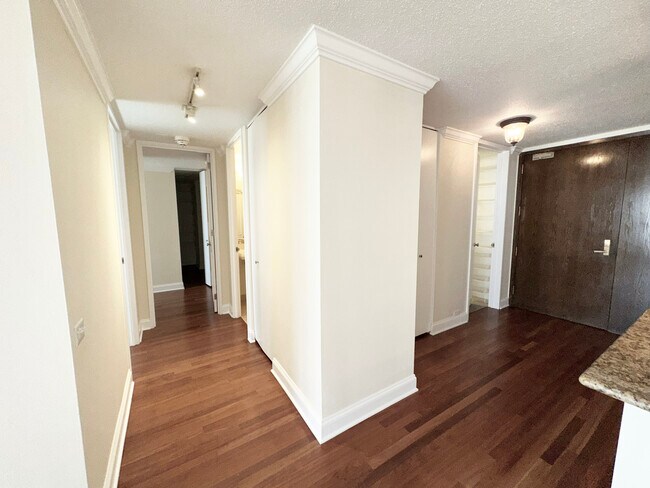 360 E Randolph St, Unit 807 in Chicago, IL - Building Photo - Building Photo