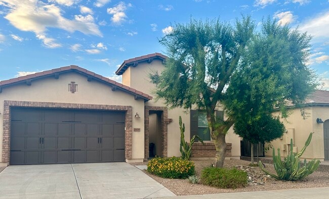 property at 1808 E Laddoos Ave