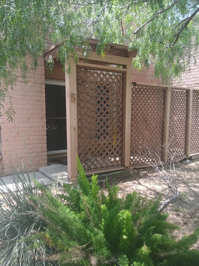 5101 Middlecoff Cir in Corpus Christi, TX - Building Photo - Building Photo