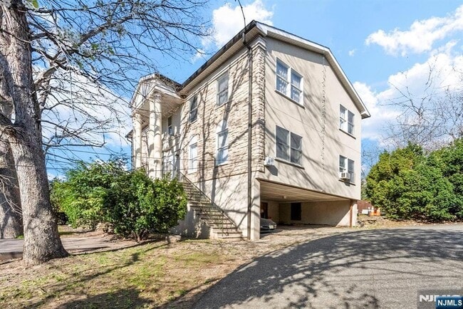 360 Gorge Rd in Cliffside Park, NJ - Building Photo - Building Photo