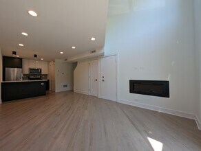 1014 W Grace St, Unit #954B101 in Chicago, IL - Building Photo - Building Photo