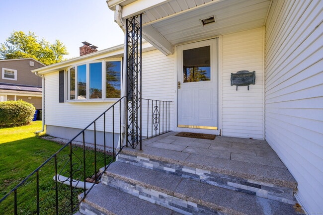 99 Fuller Dr in West Hartford, CT - Building Photo - Building Photo