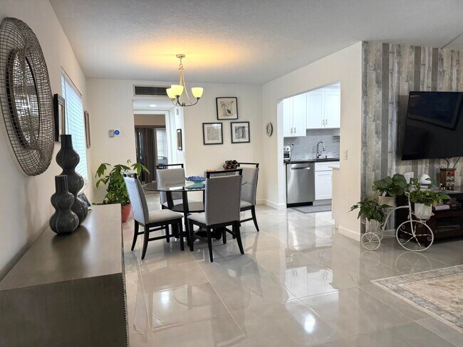 496 Burgundy P in Delray Beach, FL - Building Photo - Building Photo