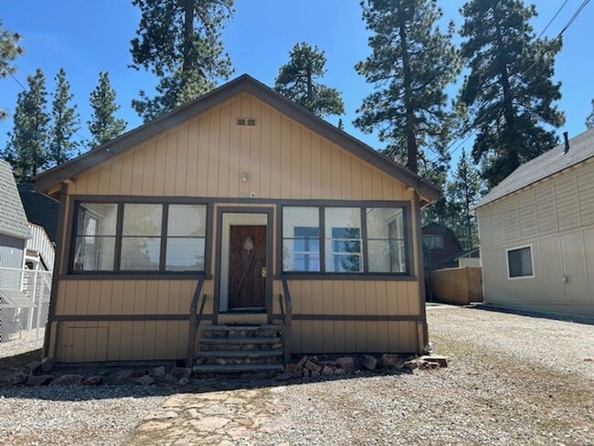 property at 504 W Sherwood Blvd