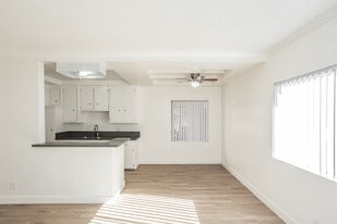 6352 Cedar Street in Huntington Park, CA - Building Photo