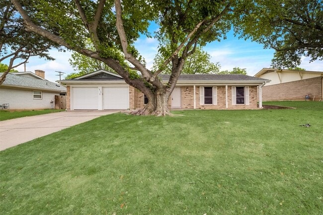 1812 Ravenswood Dr N in Bedford, TX - Building Photo - Building Photo