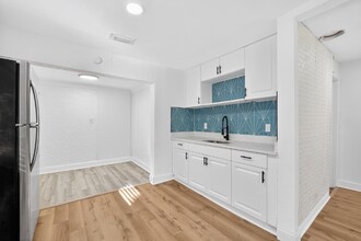 3525 50th Ave N in St. Petersburg, FL - Building Photo - Building Photo