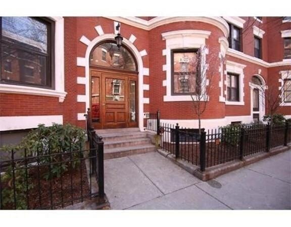 property at 102 Gainsborough St