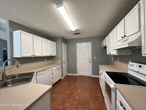 9007 Bridgecreek Dr W in Jacksonville, FL - Building Photo - Building Photo