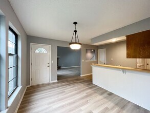 11739 Monrovia St in Overland Park, KS - Foto de edificio - Building Photo