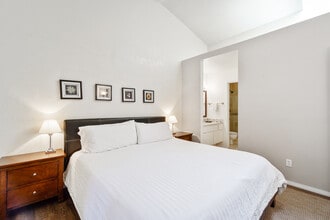 16 Corniche Dr, Unit H in Dana Point, CA - Building Photo - Building Photo