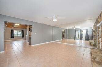 696 Las Palmas Way in Melbourne, FL - Foto de edificio - Building Photo