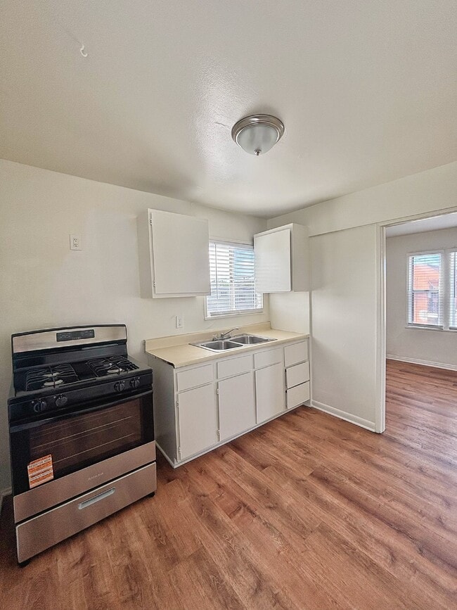 1122 Cherry Ave