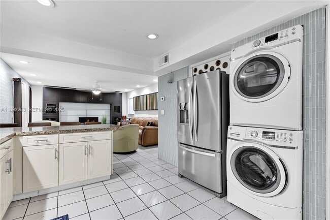 8909 SW 108th Cir in Kendall, FL - Building Photo - Building Photo