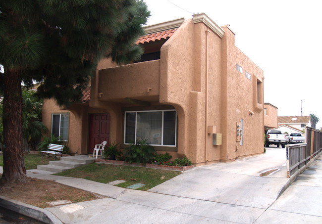 1213 Alabama St in Huntington Beach, CA - Building Photo - Building Photo