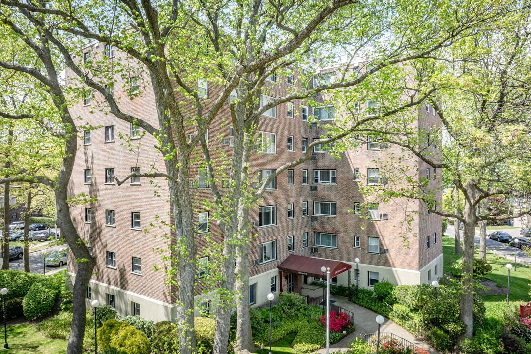 Marycrest Condominiums in Fort Lee, NJ - Building Photo