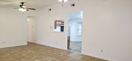 1087 Desert Shield St in Hinesville, GA - Building Photo - Building Photo