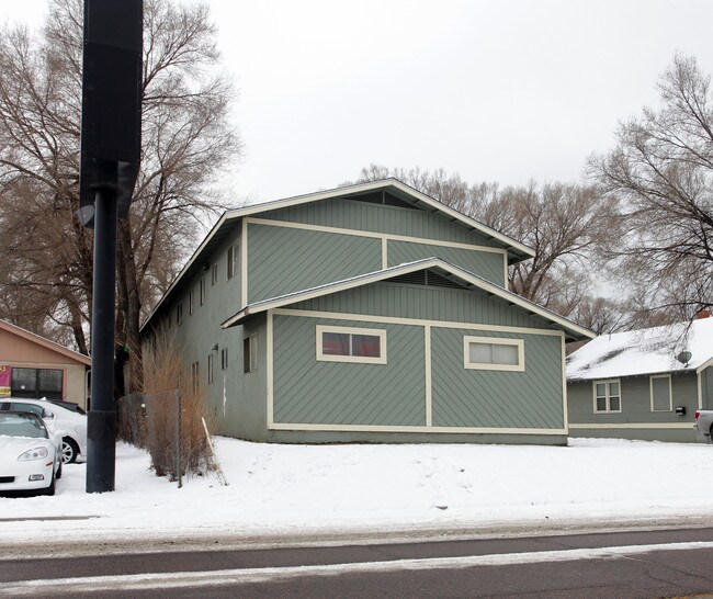 305 E Arvada St in Colorado Springs, CO - Foto de edificio - Building Photo