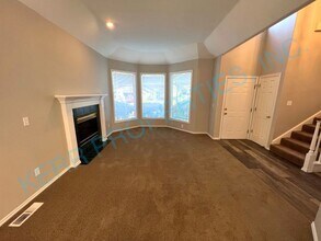 14824 SE Sieben Creek Dr in Clackamas, OR - Building Photo - Building Photo