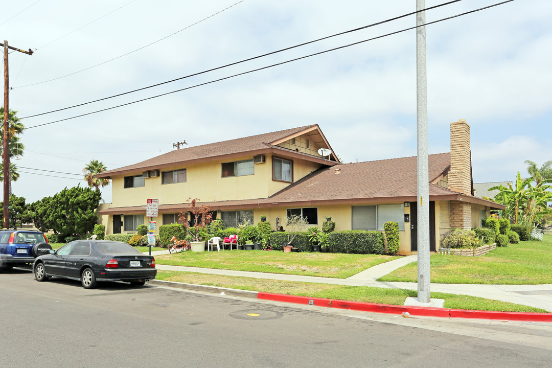 13401 Palm St in Garden Grove, CA - Foto de edificio