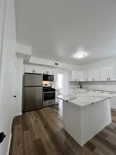 5714 W Grand Ave in Chicago, IL - Building Photo - Building Photo