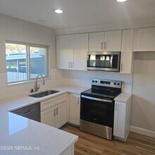 8205 Kensington Square in Jacksonville, FL - Building Photo - Building Photo