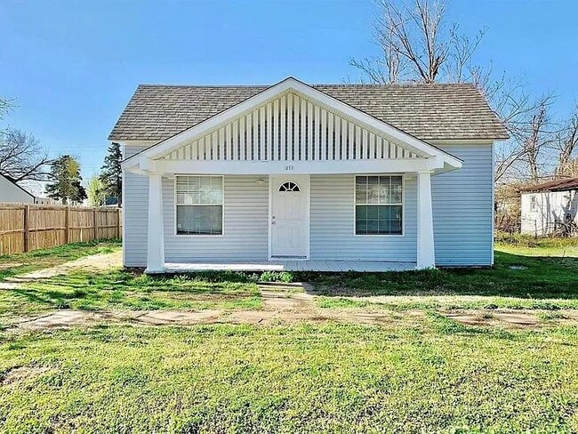 property at 211 W Madison St