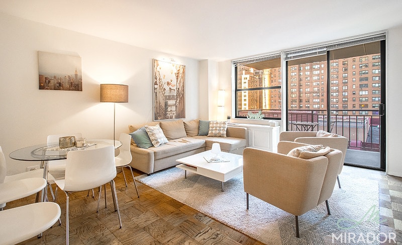 330 E 39th St-Unit -7G in New York, NY - Building Photo