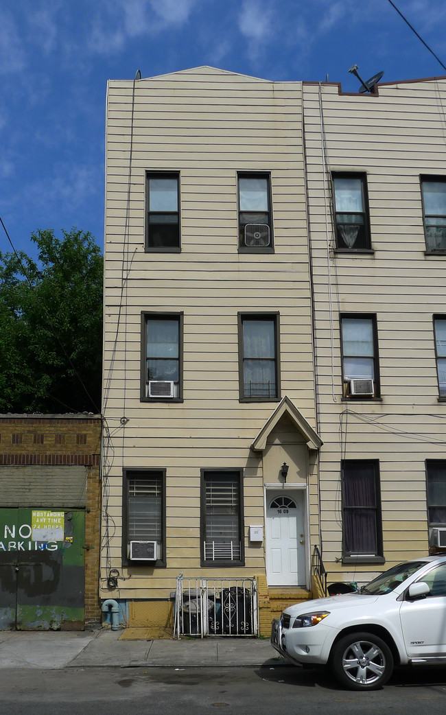 1611 Jefferson Ave in Ridgewood, NY - Building Photo - Building Photo