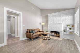 915 Buena Vista Dr in Tallahassee, FL - Building Photo