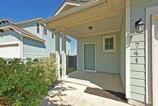 741 Twisted Oaks Ln in Buda, TX - Building Photo - Building Photo