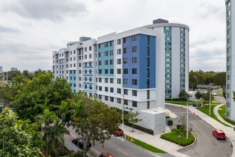Brisas Del Este II in Miami, FL - Building Photo - Building Photo