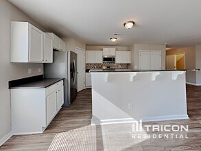 1912 Carpenter Cabin Dr in Charlotte, NC - Building Photo - Building Photo