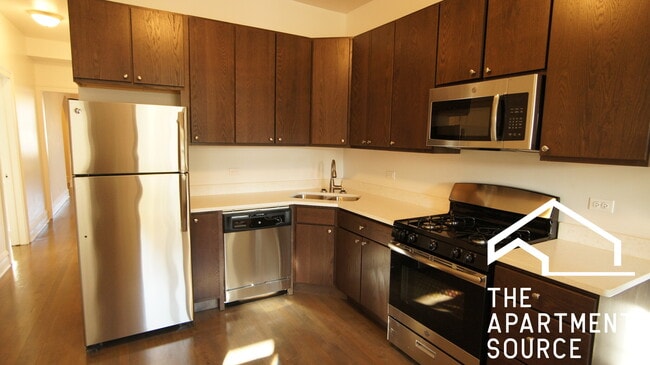 2896 N Milwaukee Ave in Chicago, IL - Building Photo - Building Photo