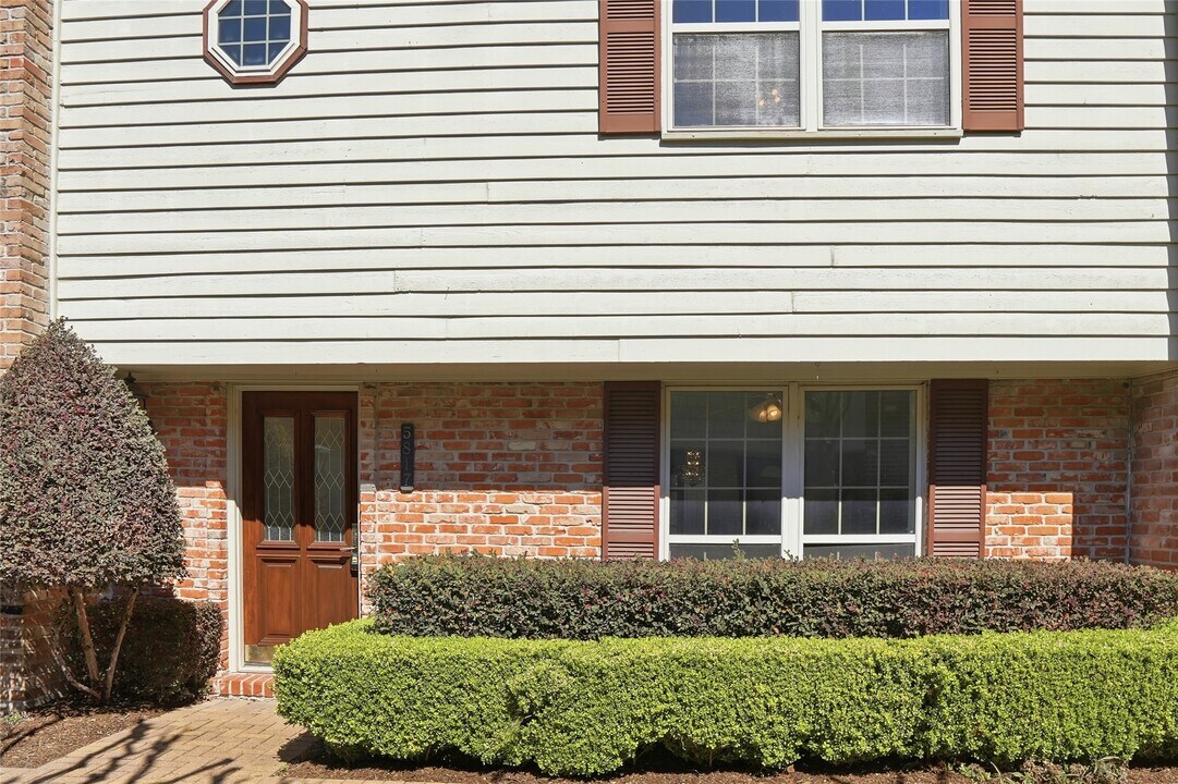 5817 Valley Forge Dr in Houston, TX - Building Photo