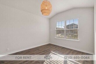 6834 Schillings Ky in San Antonio, TX - Foto de edificio - Building Photo