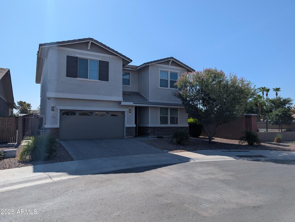 1719 S Spartan St in Gilbert, AZ - Building Photo