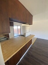 1023 W 7th St in Hanford, CA - Building Photo - Building Photo