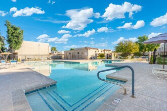 6957 E Osborn Rd in Scottsdale, AZ - Building Photo - Building Photo