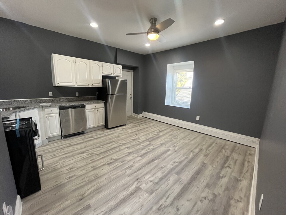 91 W Cottage St in Boston, MA - Building Photo