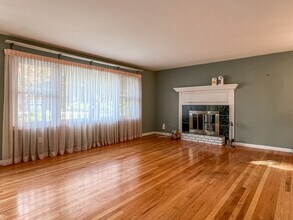 102 Raymbault Dr in Marquette, MI - Building Photo - Building Photo