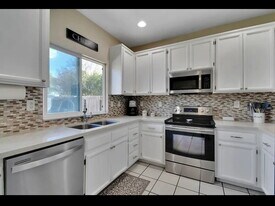 1825 Woodland Dr in Yuba City, CA - Building Photo