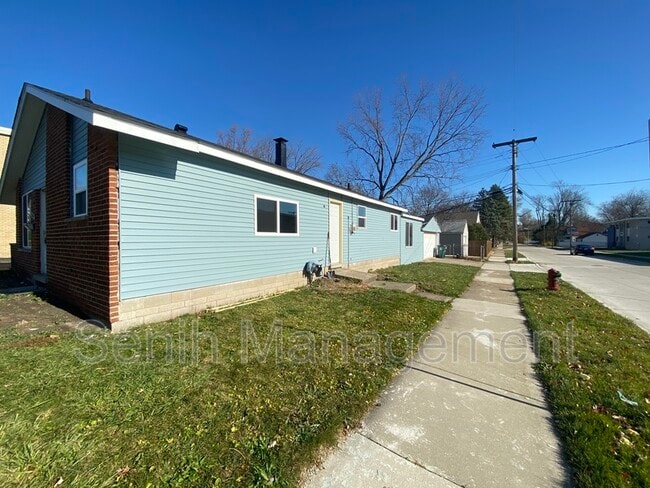 3302 Greenfield Rd in Royal Oak, MI - Building Photo - Building Photo