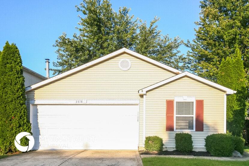 2378 Harvest Moon Dr in Greenwood, IN - Foto de edificio