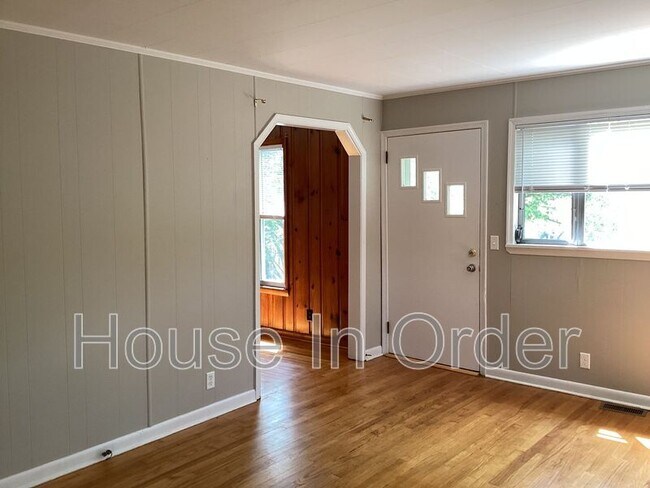 181 Lookout Rd in Woodfin, NC - Building Photo - Building Photo