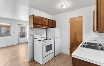 Midway Apartments in Billings, MT - Foto de edificio - Building Photo
