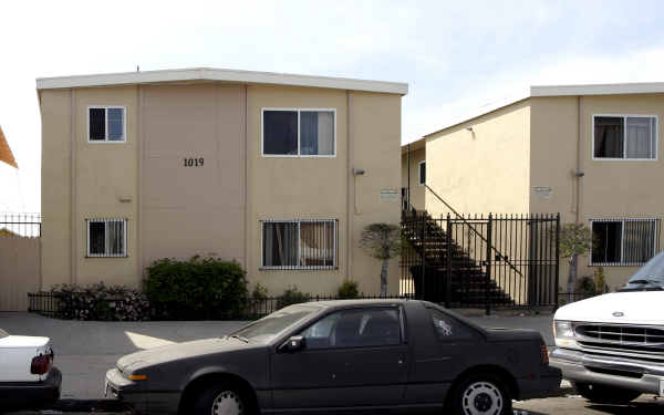 1019 Lewis Ave in Long Beach, CA - Foto de edificio - Building Photo