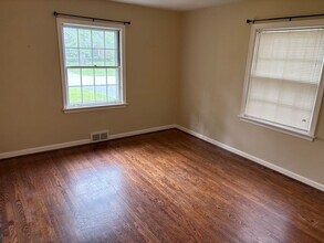 305 Tyne Rd in Louisville, KY - Building Photo - Building Photo