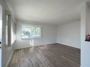 290 W 19th St in Long Beach, CA - Building Photo - Building Photo